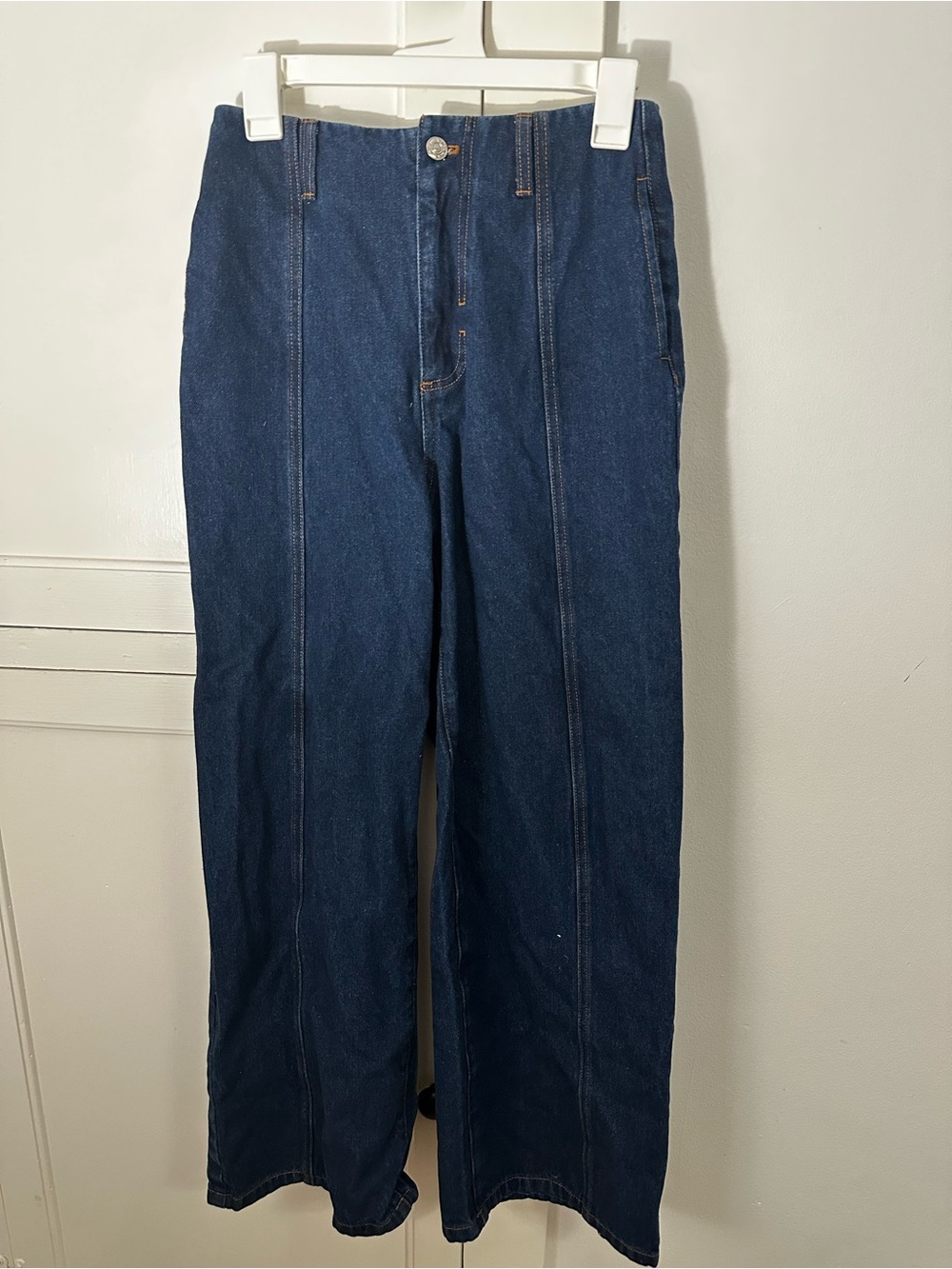 Commense Relaxed Straight-Leg Jeans in Dark Blue Denim